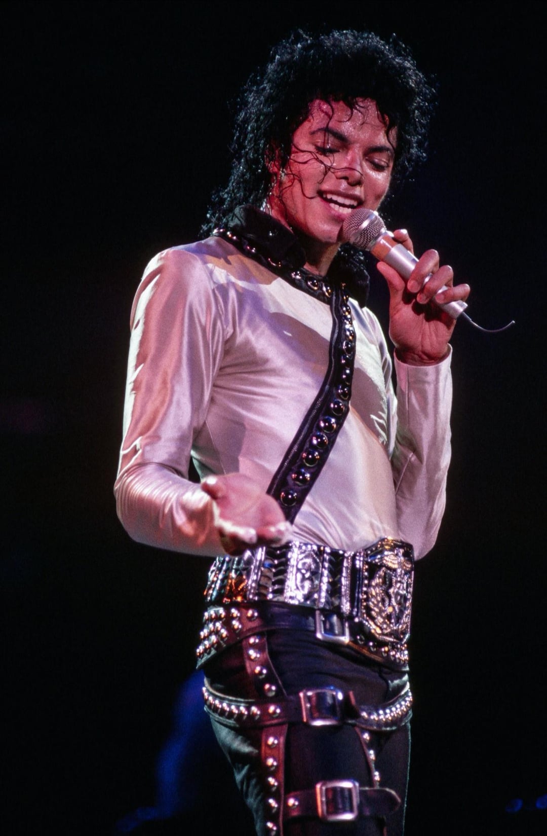 Montage of famous 1980s music artists and pop icons